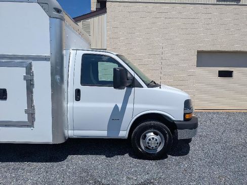 Used 2022 Chevrolet Express 3500 w/ Power Convenience Package RWD image 16
