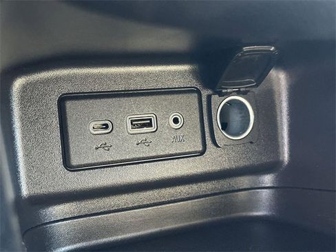 Used 2024 Chevrolet Equinox LT image 36