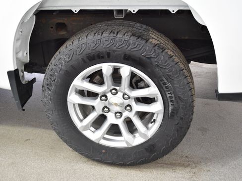 Used 2023 Chevrolet Silverado 1500 LT AWD/4WD image 34