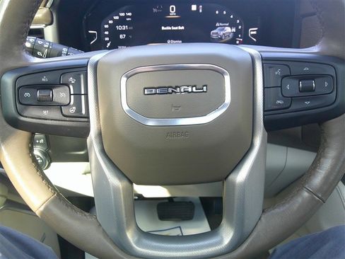 Used 2022 GMC Yukon XL Denali image 12