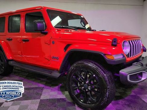 Used 2025 Jeep Wrangler Unlimited Sahara AWD/4WD image 2