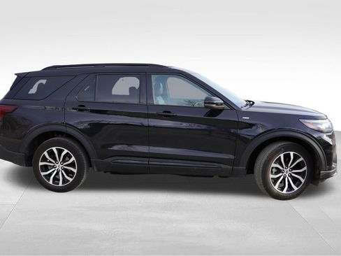 Certified 2025 Ford Explorer ST-Line image 2
