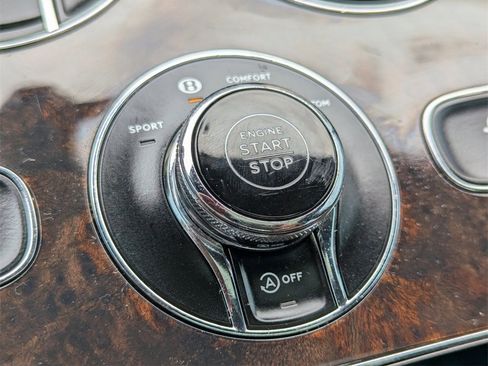 Used 2021 Bentley Bentayga V8 image 24