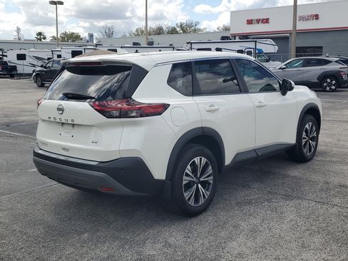 Certified 2022 Nissan Rogue SV image 4