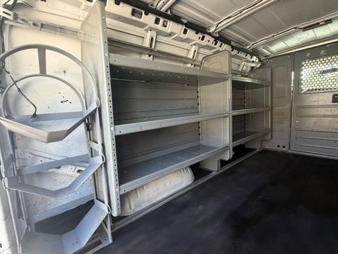 Used 2018 Chevrolet Express 2500 image 9