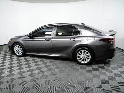 Used 2022 Toyota Camry LE FWD image 27