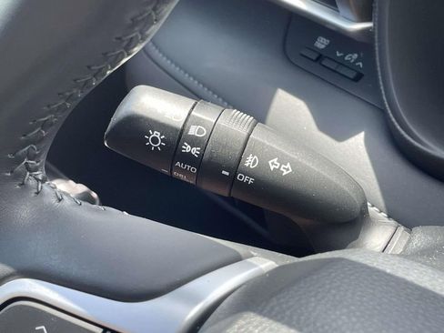 Used 2023 Toyota Highlander LE FWD image 16