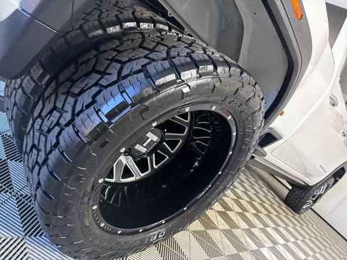 Used 2024 GMC Sierra 3500 Denali Ultimate image 33