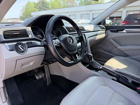 Used 2017 Volkswagen Passat 1.8T R-Line image 17
