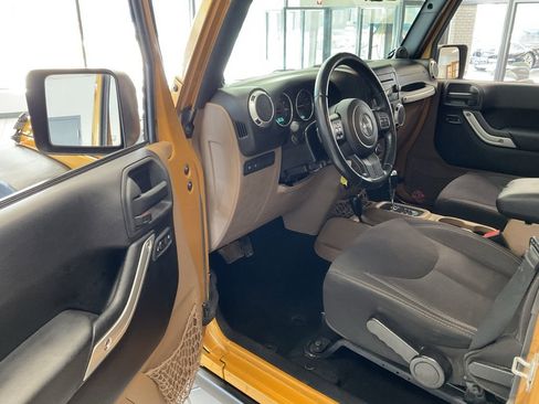 Used 2014 Jeep Wrangler Unlimited Rubicon image 8