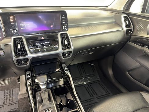 Used 2023 Kia Sorento SX AWD/4WD image 4