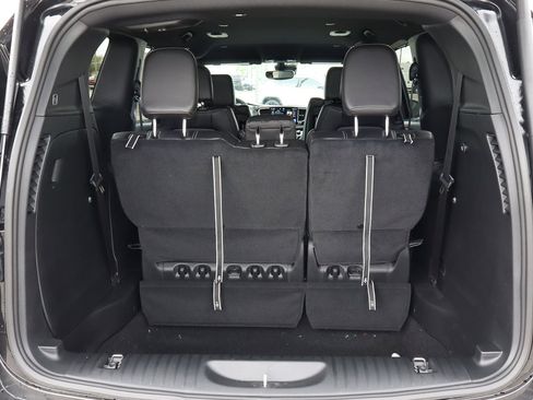 New 2026 Chrysler Pacifica Select image 18