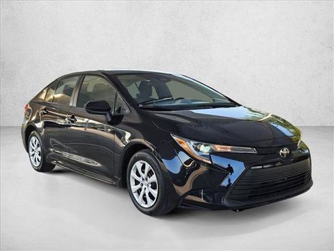 Used 2025 Toyota Corolla LE FWD image 3