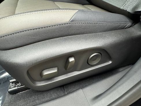 Used 2026 Chevrolet Equinox LT w/ Convenience Package II FWD image 11