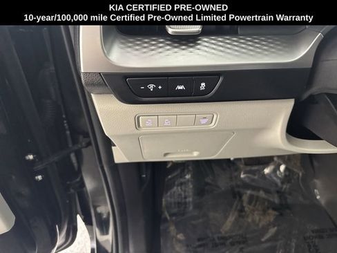 Certified 2023 Kia Carnival LX image 13