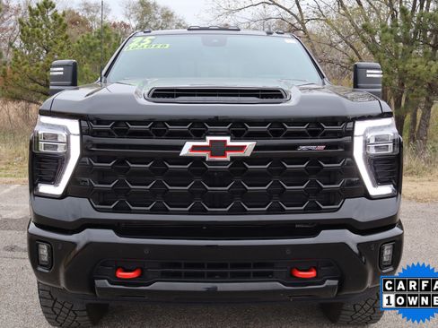 Used 2025 Chevrolet Silverado 2500 ZR2 w/ Technology Package image 13