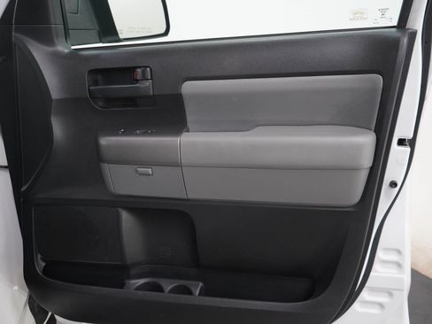 Used 2017 Toyota Sequoia SR5 w/ Premium Package AWD/4WD image 10