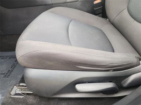 Used 2022 Toyota RAV4 LE image 18