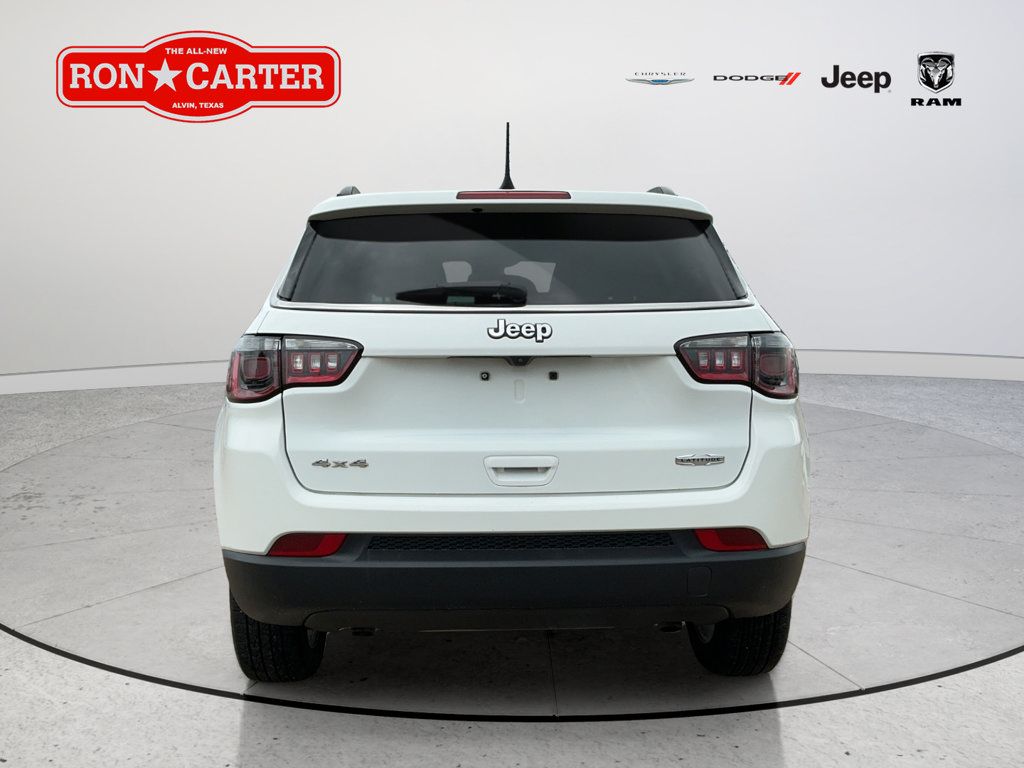 Used 2024 Jeep Compass Latitude AWD/4WD image 5