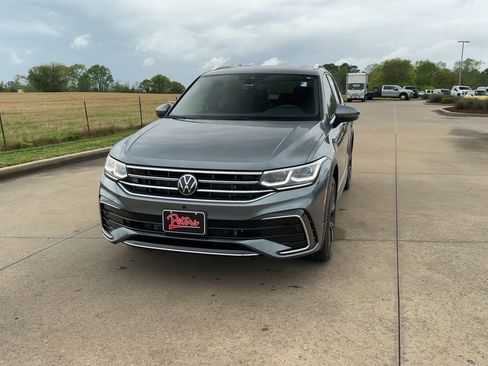 Used 2024 Volkswagen Tiguan SEL R-Line image 3