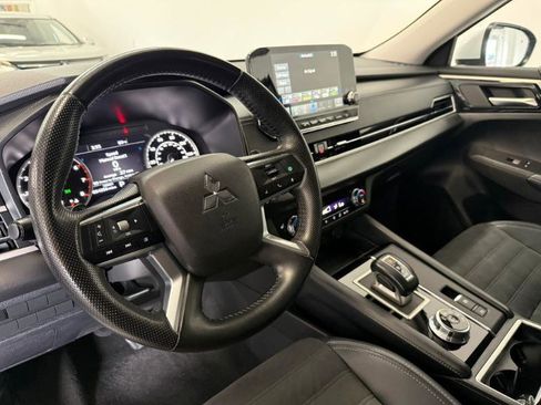 Used 2024 Mitsubishi Outlander SE FWD image 11