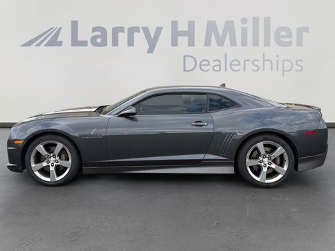 Used 2011 Chevrolet Camaro SS w/ LPO, Ground Effects Package RWD image 2