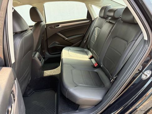 Used 2017 Volkswagen Passat 1.8T R-Line FWD image 17