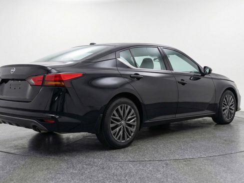 Used 2025 Nissan Altima 2.5 SV image 9