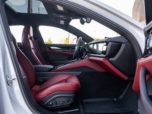 Used 2024 Porsche Panamera 4 image 43