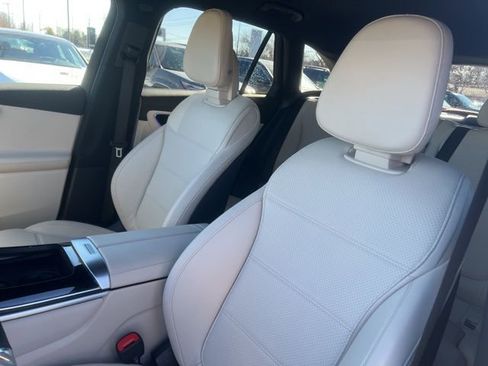 Used 2025 Mercedes-Benz GLC 300 4MATIC image 7