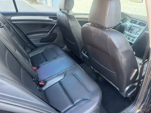 Used 2015 Volkswagen Golf TDI S image 17