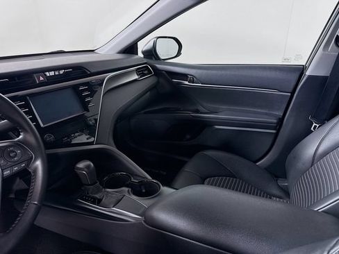 Used 2018 Toyota Camry SE FWD image 13