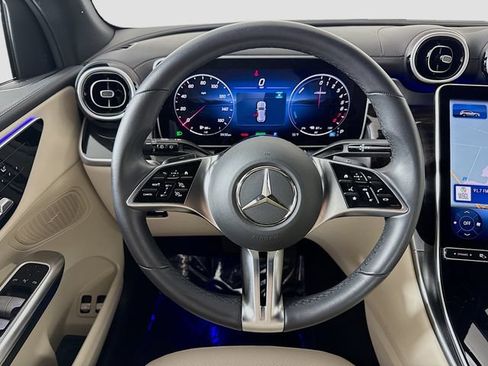 Used 2025 Mercedes-Benz GLC 350e 4MATIC image 11