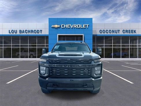 Used 2022 Chevrolet Silverado 2500 Custom w/ Custom Value Package image 3