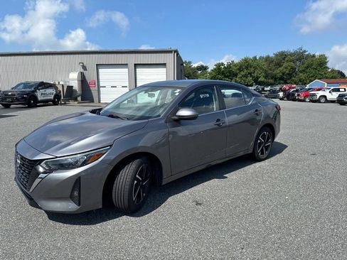 Used 2024 Nissan Sentra SV FWD image 3