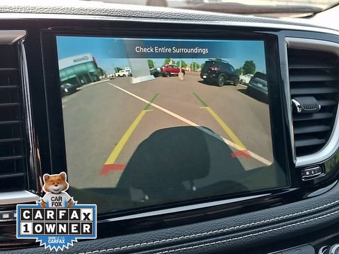 Used 2025 Chrysler Pacifica Select FWD image 3