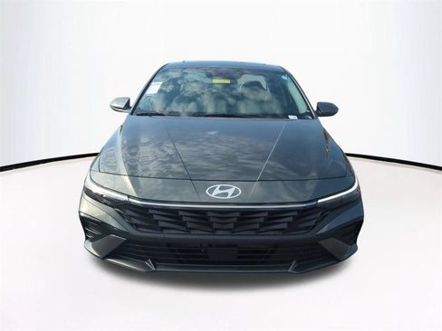 New 2026 Hyundai Elantra Limited FWD image 3