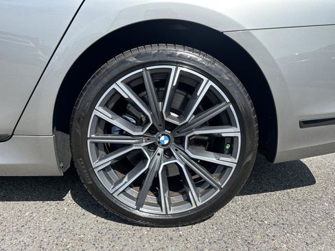 Used 2021 BMW 750i xDrive w/ Autobahn Package AWD/4WD image 36