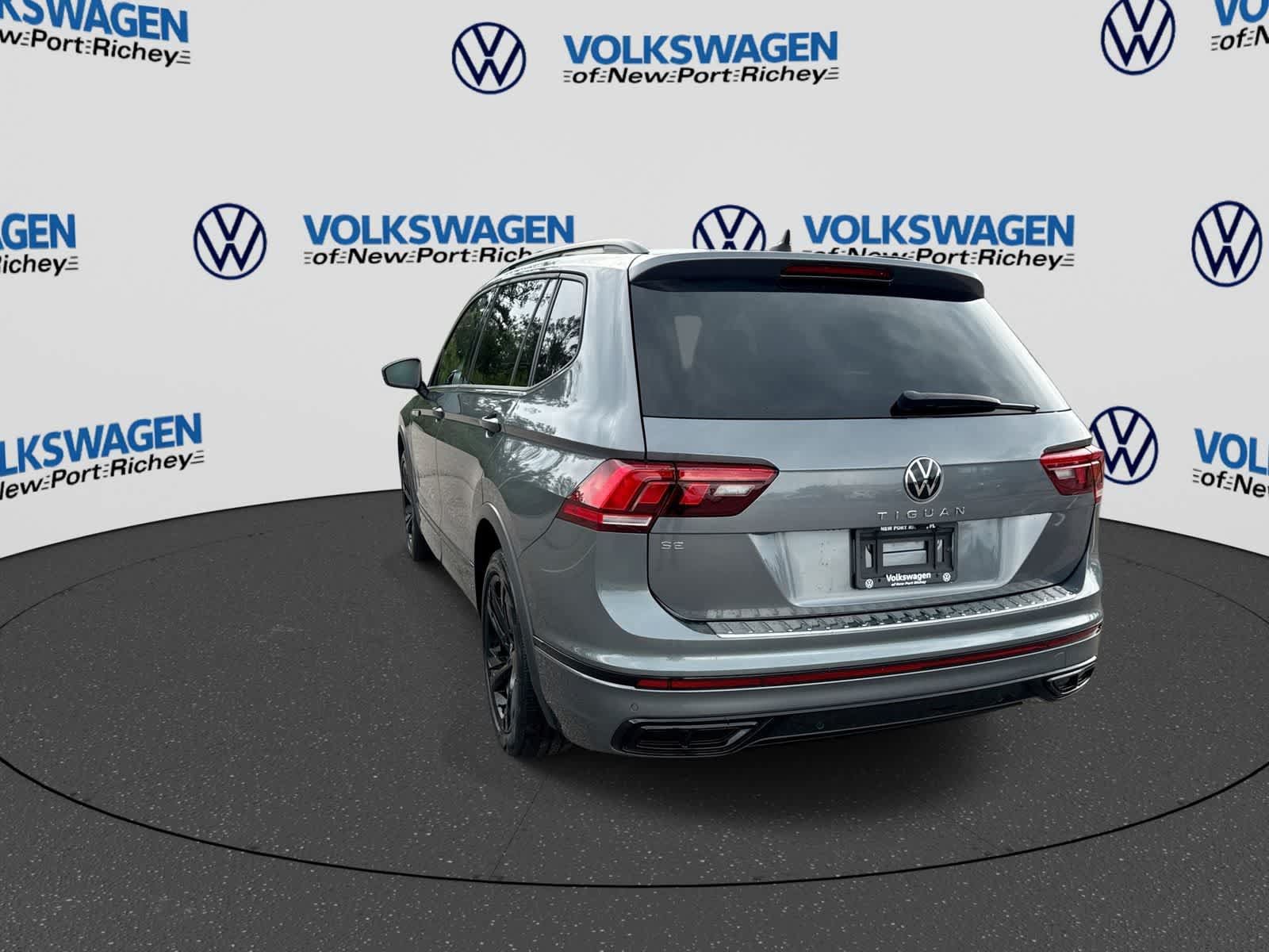 Used 2024 Volkswagen Tiguan SE R-Line FWD image 12