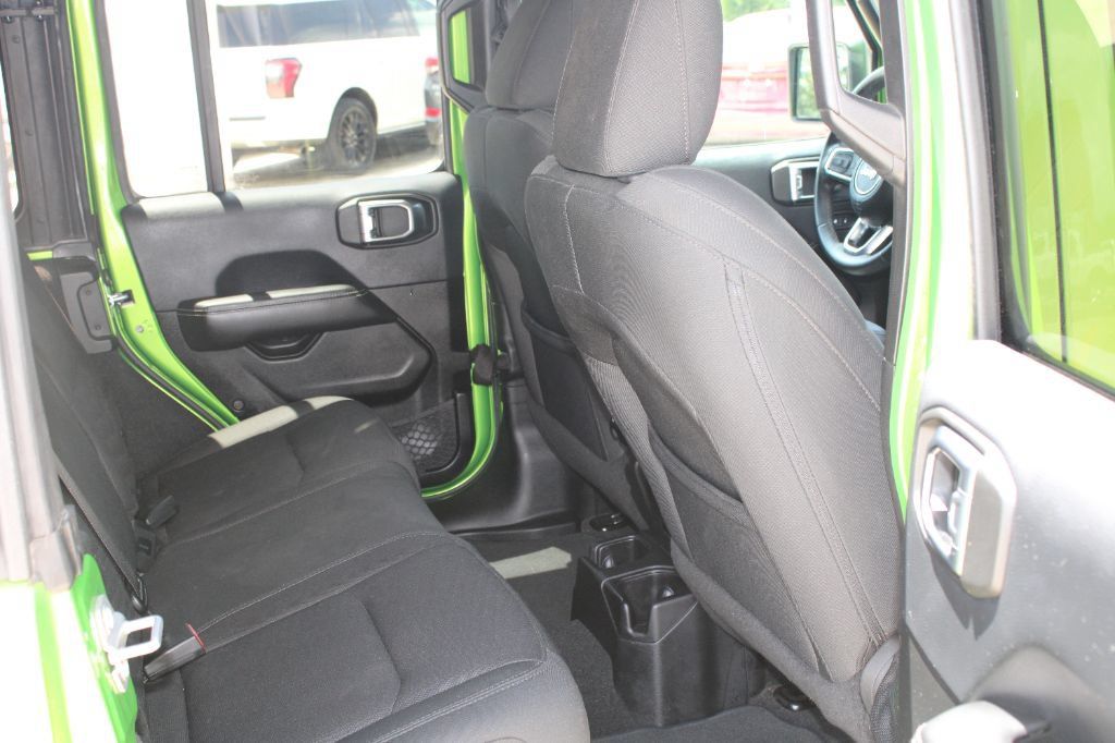 Used 2018 Jeep Wrangler Unlimited Sahara AWD/4WD image 14