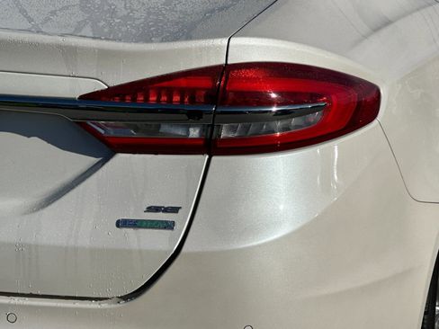 Used 2017 Ford Fusion SE w/ Fusion SE Technology Package image 32