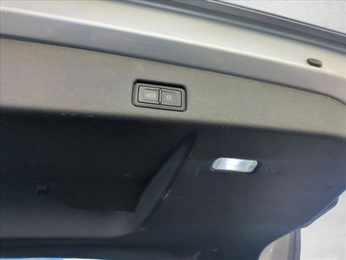 Used 2025 Audi Q5 Premium w/ Convenience Package image 7