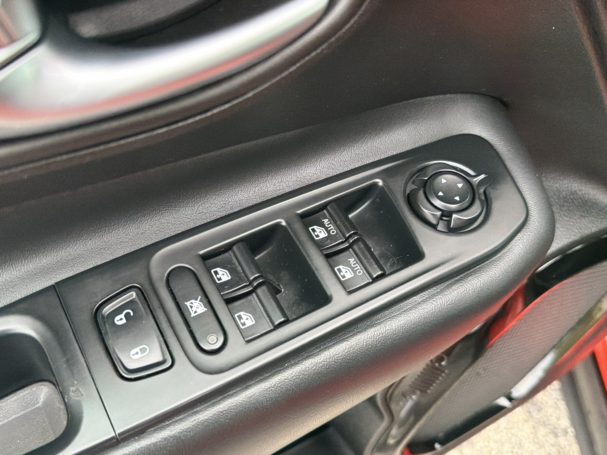 Used 2017 Jeep Renegade Altitude FWD image 12