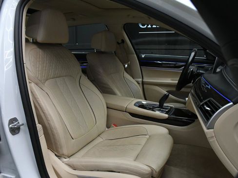 Used 2016 BMW 750i RWD image 49