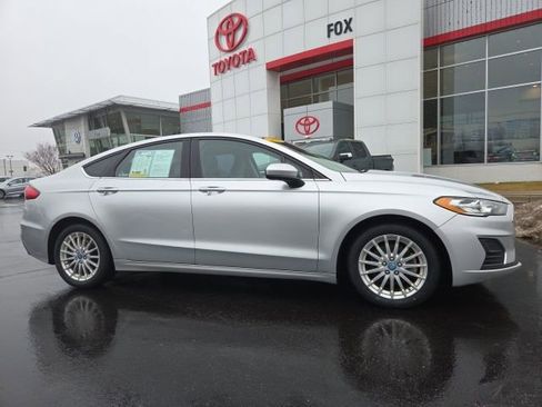 Used 2019 Ford Fusion SE image 1