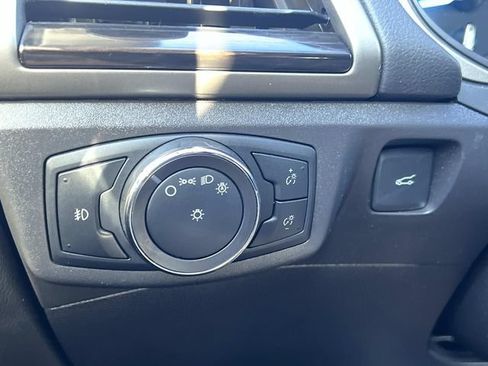 Used 2015 Ford Fusion SE w/ Equipment Group 202A FWD image 27