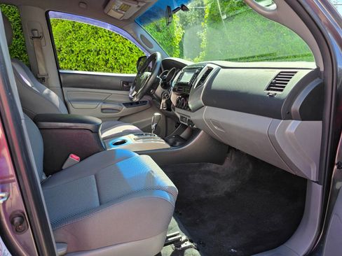 Used 2015 Toyota Tacoma 4x4 Double Cab w/ TRD Off-Road Package image 31