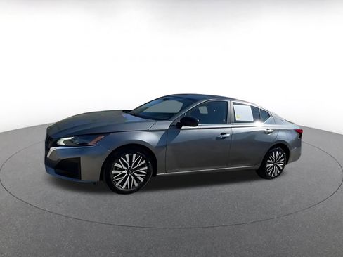 Used 2025 Nissan Altima 2.5 SV image 8