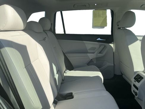 Used 2023 Volkswagen Tiguan SE w/ Panoramic Sunroof Package image 19