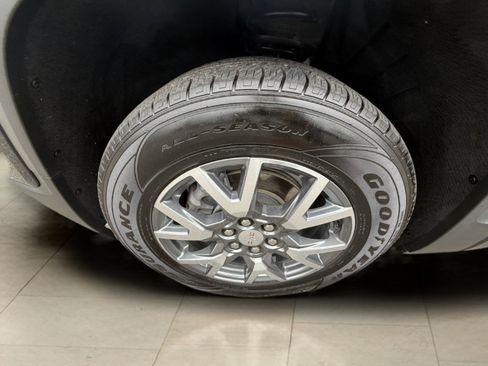 Certified 2023 GMC Acadia SLT image 31